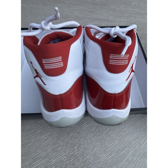 Air Jordan 11 Retro Red/White Size 9.5 CT8012 16 Pre Owned Original Box main image 6